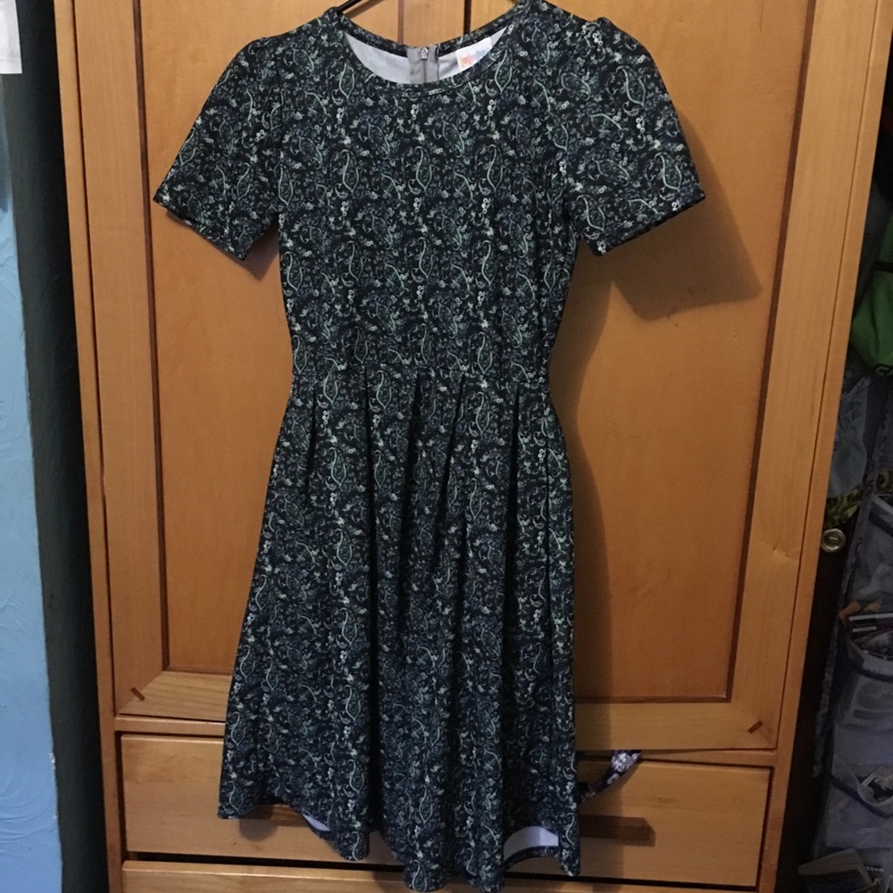 LuLaRoe floral leafy print Amelia✨ HAS POCKETS!!